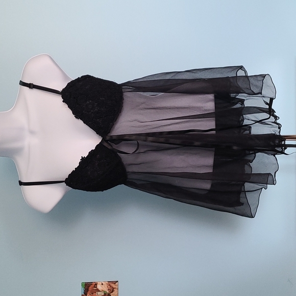 Beautiful Black 2 Piece Lingerie Set - Picture 2 of 4